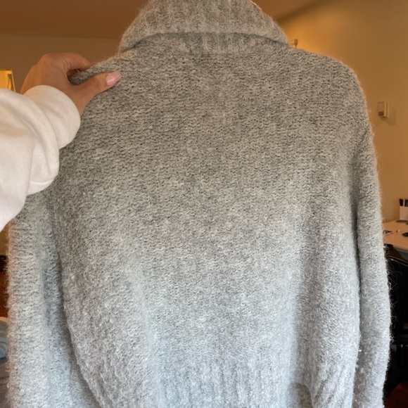 Aritzia Wilfred Free Marilyn Sweater - Picture 3 of 4